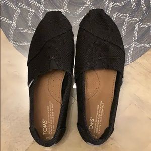 Black burlap toms